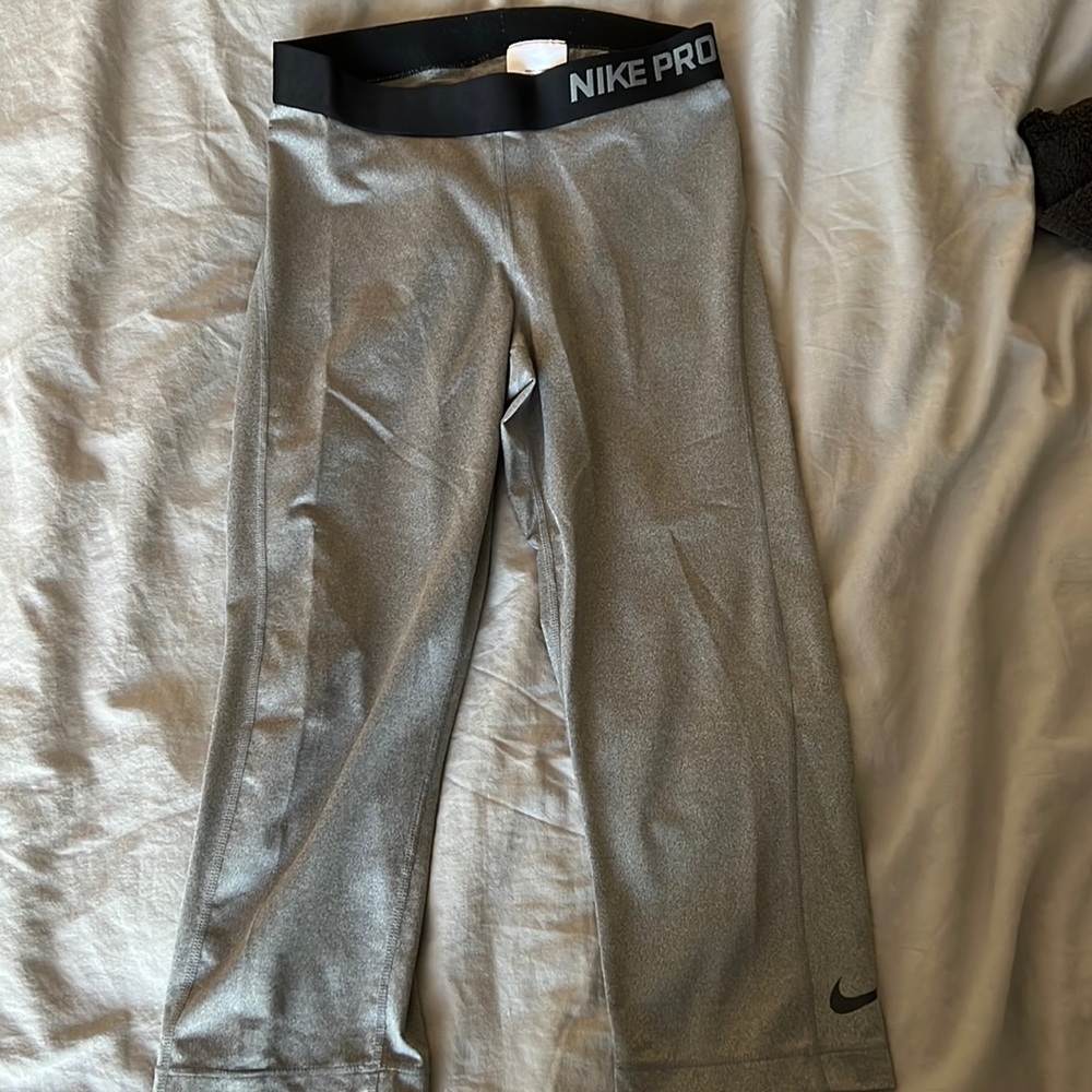 Grey Nike Dri-fit cropped leggings